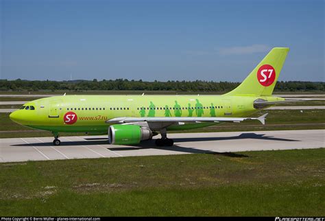 VP BTJ S7 Siberia Airlines Airbus A310 304 Photo by Berni Müller