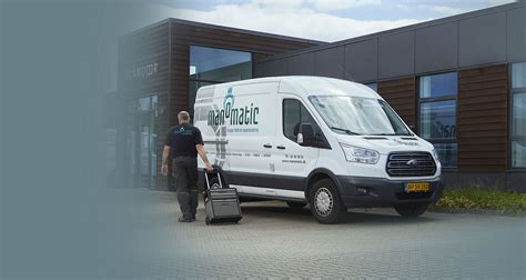 automatisering af produktion processer  industrien med robotter