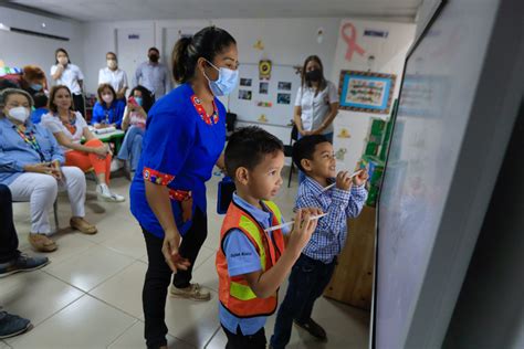 Gira Integral Del Despacho De La Primera Dama Beneficia A Cerca De Dos