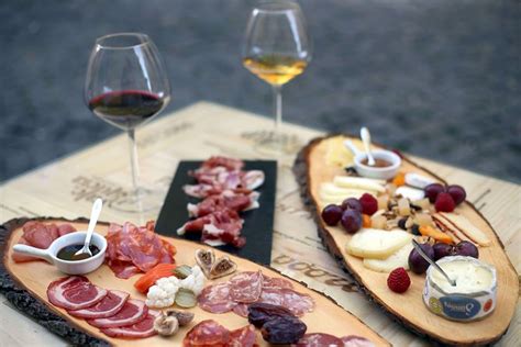 Lisbon Private Tour With Portuguese Wine And Tapas Tasting