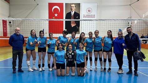 Voleybol Kiz Takimimiz Eyrek F Nalde Sel Uklu Anadolu Lisesi