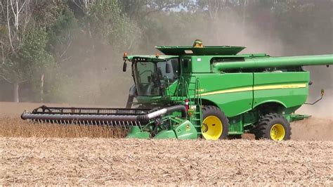 John Deere S660 Combine Harvesting Soybeans 2020 YouTube