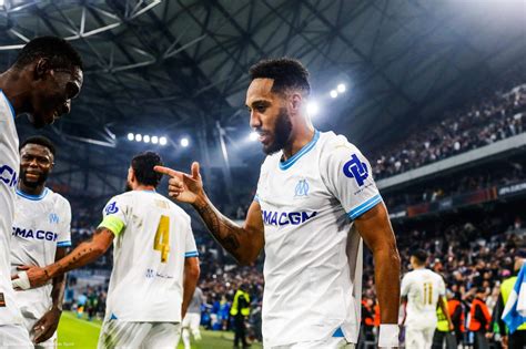 Om On Ne Le D Couvre Pas Un Marseillais Encense Aubameyang