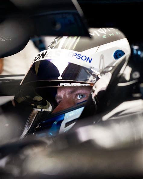 Valtteri Bottas Anuncia Venda De P Ster Imagem De Suas N Degas