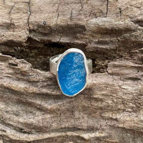 Raw Stone Neon Apatite Ring Underart Gallery