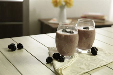 Smoothie de Melón con Zarzamora y Granola Con Sal y Azucar