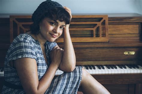 Norah Jones Revisa Little Broken Hearts A Una Década Los Angeles Times