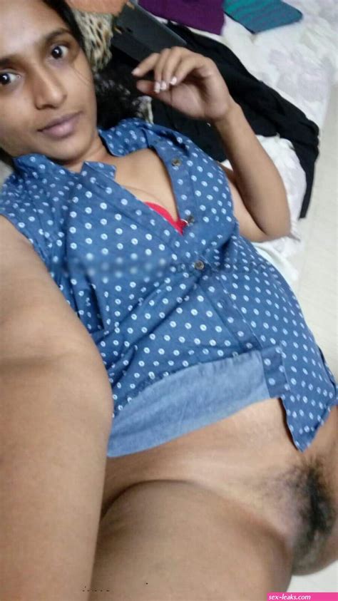 Tamil Aunty Showing Nude Sex Leaks
