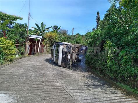 Un Muerto Y Nueve Heridos En Volcadura De Combi