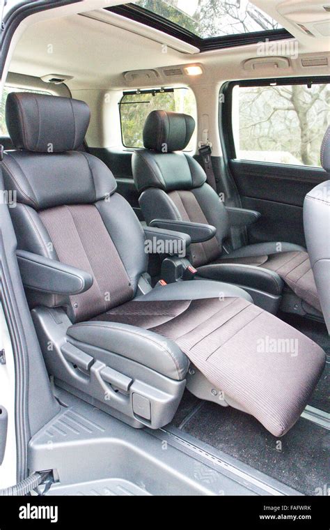 Hong Kong, China FEB 12, 2014 : Nissan Elgrand 2014 MPV Japan Model ...