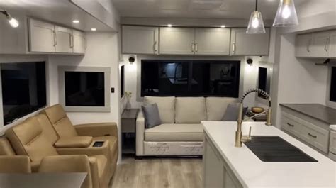 RV review of the 2023 Brinkley RV Z 3100 fifth wheel - StressLess ...