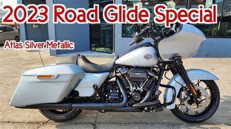 Road Glide Special Atlas Silver Metallic Walkaround Close Up