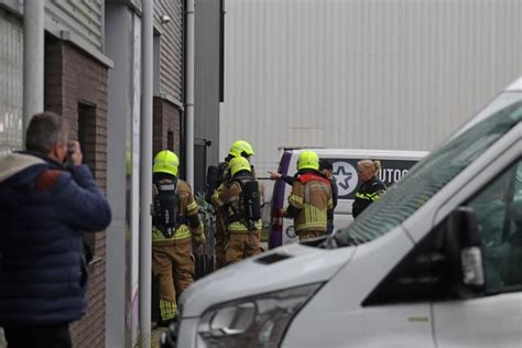 Brandweer Rukt Met Spoed Uit Voor Brandmelding Bij Bedrijf Aan De