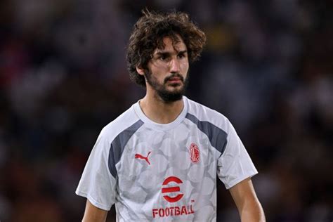 El Centrocampista Del AC Milan Yacine Adli Asegura Que El PSG