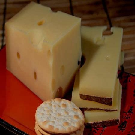 Las Diferencias Entre El Emmental Y El Gruyere Quesoteca