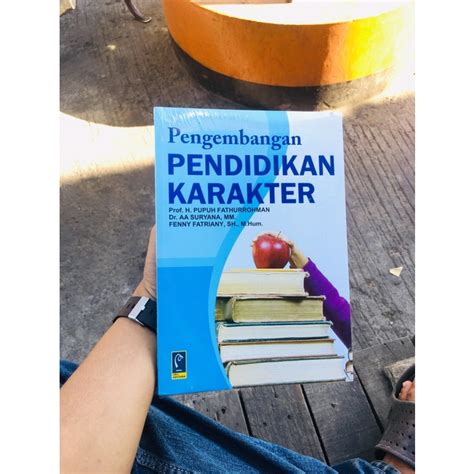 Jual Buku Pengembangan Pendidikan Karakter Refika Original Shopee