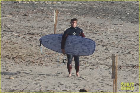 Liam Hemsworth Spends The Afternoon Surfing In Malibu Photo 3994203 Liam Hemsworth Photos