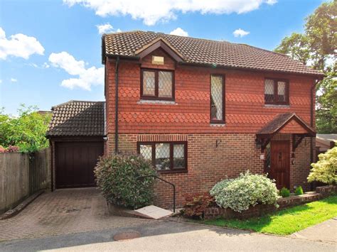 3 Bed Detached House For Sale In Oliver Close Crowborough East Sussex