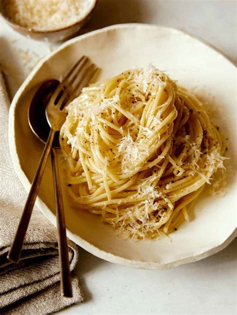 Easy Cacio E Pepe Recipe Only 4 Ingredients Spoon Fork Bacon