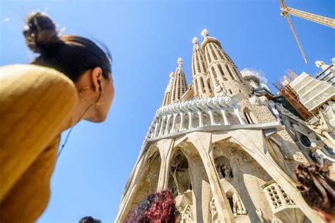 Barcelona Skip The Line Sagrada Familia Park G Ell Tour Getyourguide