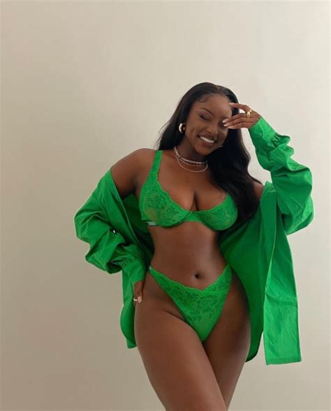 Savannah Perkins Looking Beautiful In Her Green Cufo510