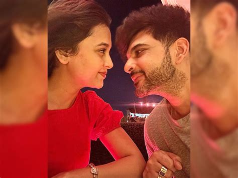 Tejasswi Prakash And Karan Kundrra Romantic Date On Valentines Day See Photos एक मैं और एक तू