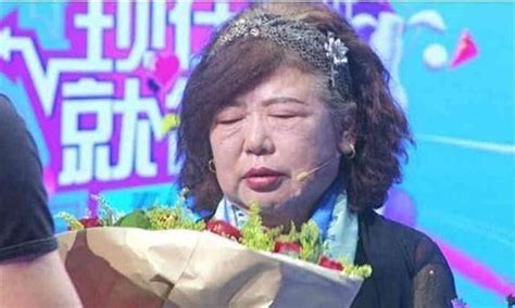 “奶孙恋”真神奇，28岁男子恋上65岁奶奶