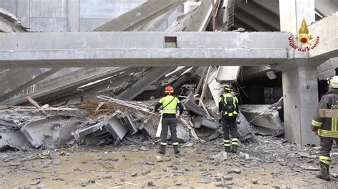 Crollo Nel Cantiere Esselunga A Firenze Tre Operai Morti Tre Feriti E