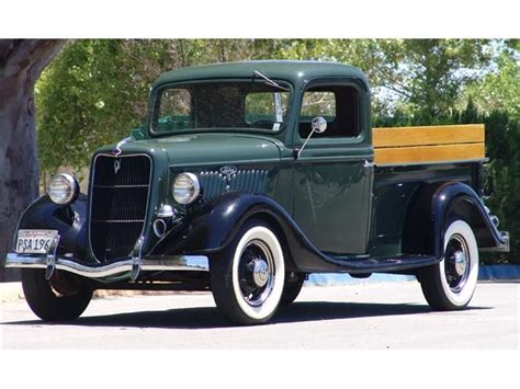 1935 Ford Pickup Old Ford Trucks Old Pickup Trucks Classic Pickup