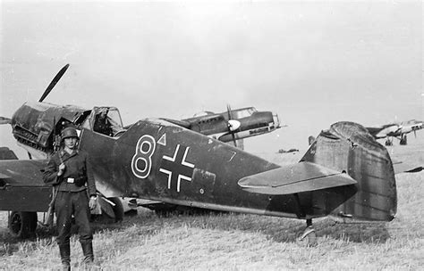 Asisbiz Messerschmitt Bf 109e1 2jg76 Red 8 Showing Landing Damage