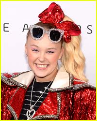 JoJo Siwa Dishes On Her Gay Awakenings On Demi Lovatos 4D Podcast