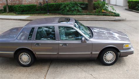 1996 Lincoln Town Car Specs Prices Vins And Recalls Autodetective