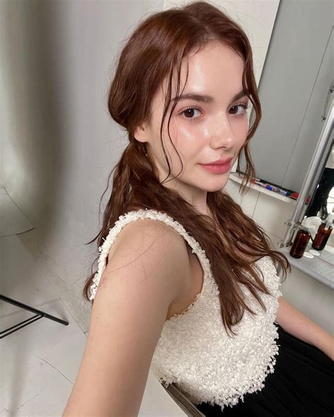 Selfie By Je Ah Ig Bergamottchi Je Ah Porcelain Brunette The