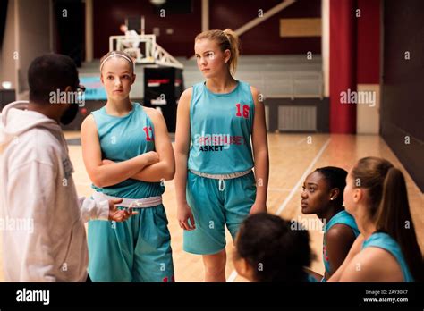 Female basketball players Stock Photo - Alamy