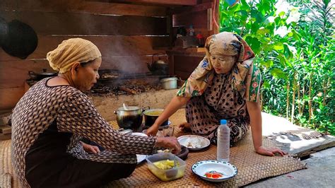 Suasana Di Desa Dayak Hidup Enak Makan Enak Mencari Ikan Di Sungai