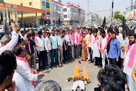 Brs Protests Against Telangana Bjp Chiefs Remark Against Kavitha