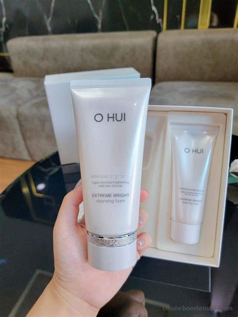 Tách Set Sữa rửa mặt trắng da OHUI Extreme Bright Cleansing Foam 160ml