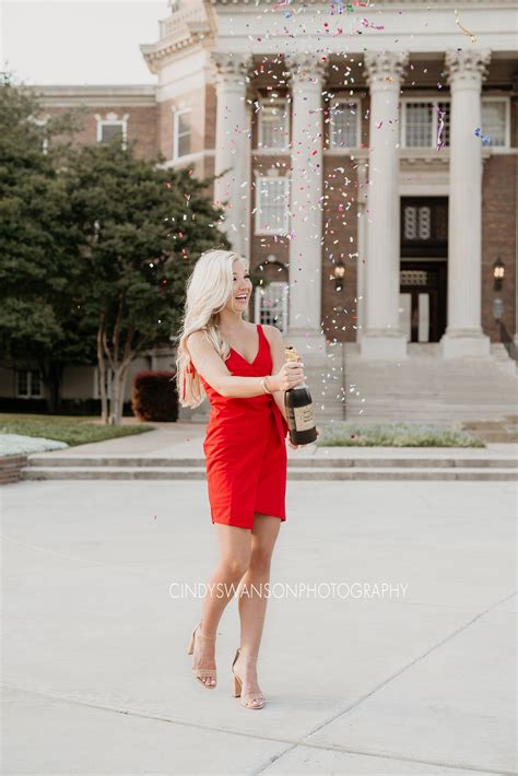 College Senior Portraits In Dallas Texas Smu Graduate Photos Hannah