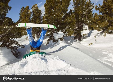 Snowboarder Upside Down In Snow — Stock Photo © Annatamila 148397073