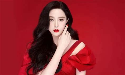 Bộ ảnh hot girl ngực khủng leo núi giống Băng Băng tỷ cư dân mạng cười nghiêng ngả Đúng là