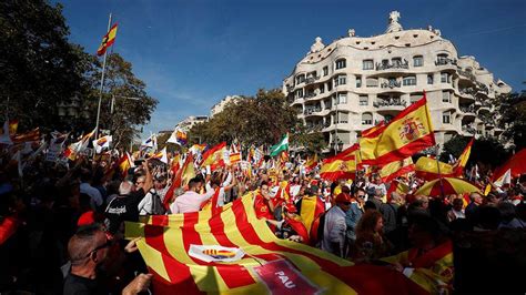 Societat Civil Catalana Realiza Marcha Contra El Separatismo