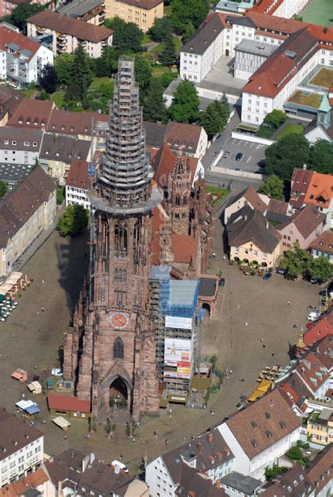 Freiburg im Breisgau aus der Vogelperspektive Das Freiburger Münster