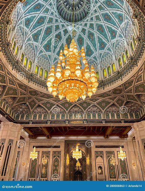 Interior of Sultan Qaboos Grand Mosque in Muscat, Oman Editorial Stock ...