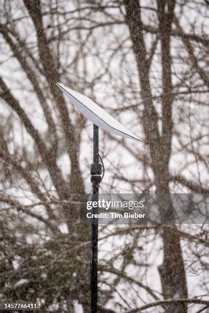 Starlink Dish Photos and Premium High Res Pictures - Getty Images