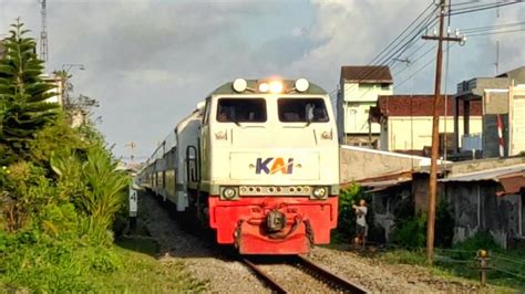 Hunting Kereta Api Sore Hari Di Jpl Banyak Sekali Lalu Lalang