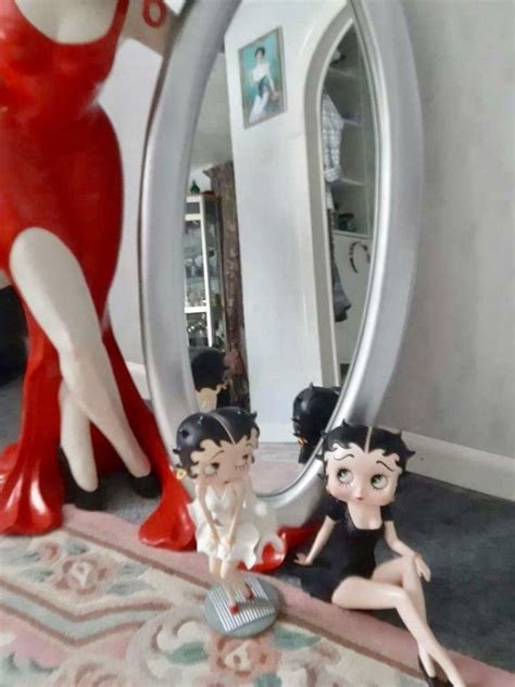 Betty Boop Figurine With Mirror Polystone 2000 Paramount Etsy