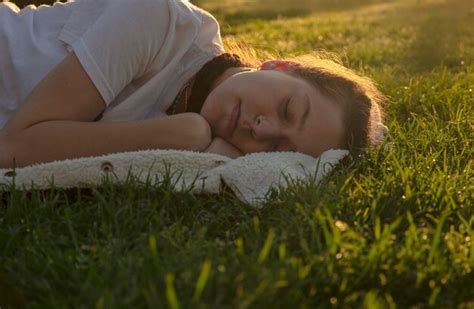 Premium Photo Teenage Girl Sleeping On Grass During Sunset