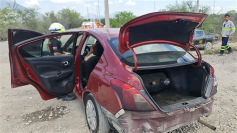 Autom Vil Trata De Ganarle Paso Al Tren En Escobedo