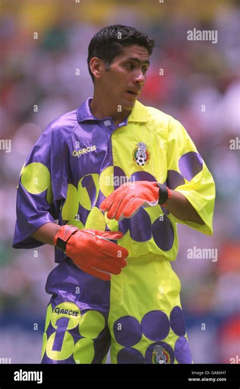 Soccer Confederations Cup Mexico 1999 Usa V Mexico Jorge Campos Mexico Goalkeeper Stock