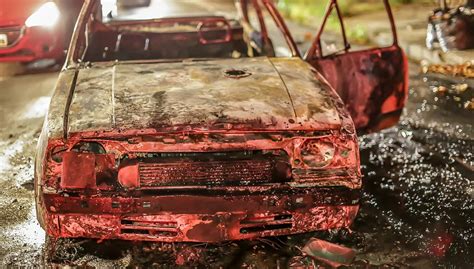 Carro Pega Fogo E Fica Destru Do Na Zona Leste De Teresina Veja V Deo